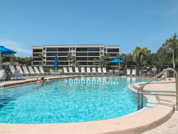Bayside Siesta Key Condo with Private Beach Access
